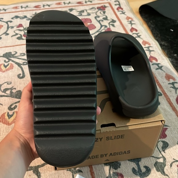 Yeezy slide onyx size 11 - Picture 6 of 7